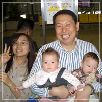 空港で孫たちと